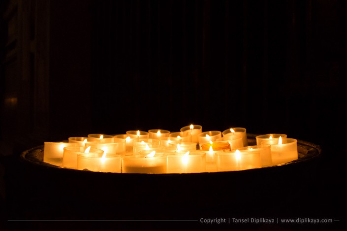photography_candles_in_church