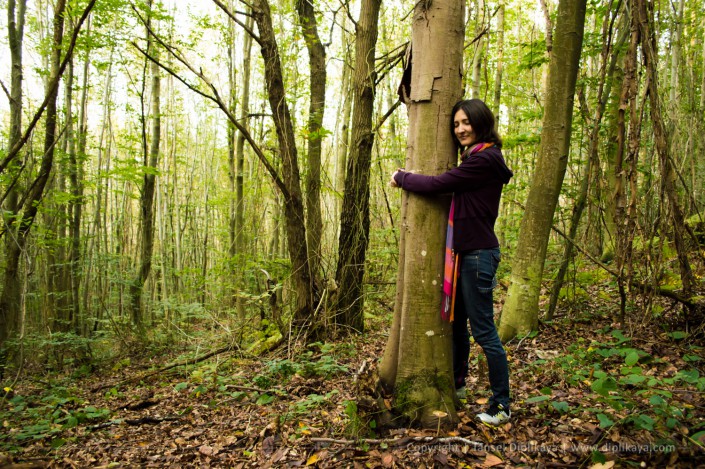 photography_hugging_a_tree